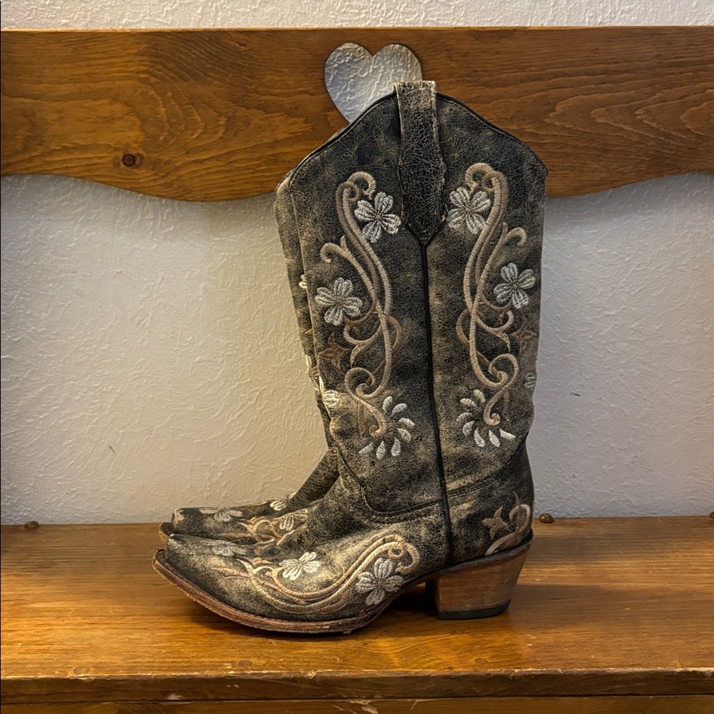 CIRCLE G GRAY FLORAL DAISY EMBROIDERED WEDDING LEATHER COWBOY BOOTS